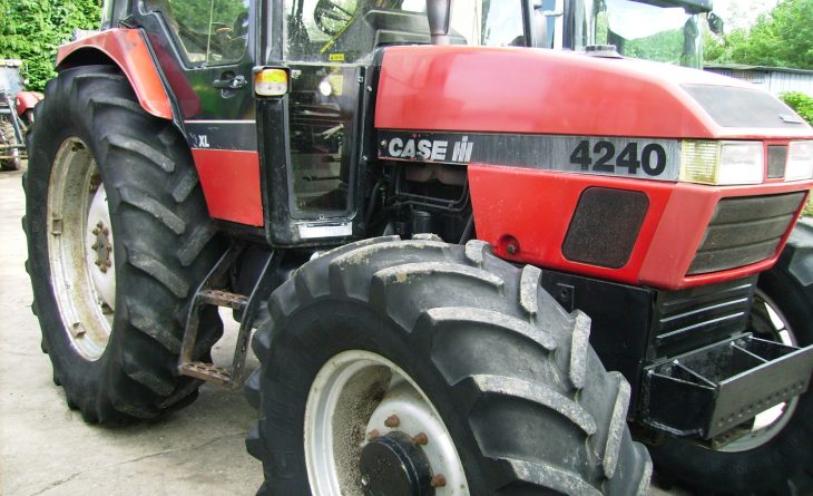 CASE 4240 XL P407 CCJ 8