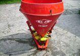 KUHN 330 FERT SPINNER 1