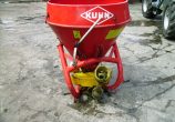 KUHN 330 FERT SPINNER 5
