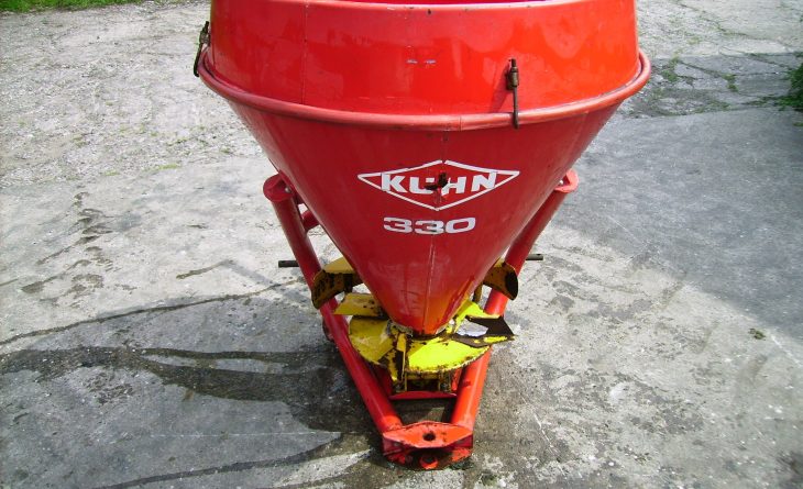 KUHN 330 FERT SPINNER 1