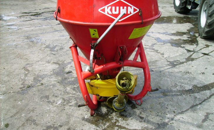 KUHN 330 FERT SPINNER 5