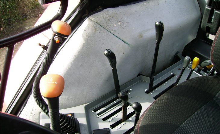 CASE 4230 2 WD LP M479 SRF 9