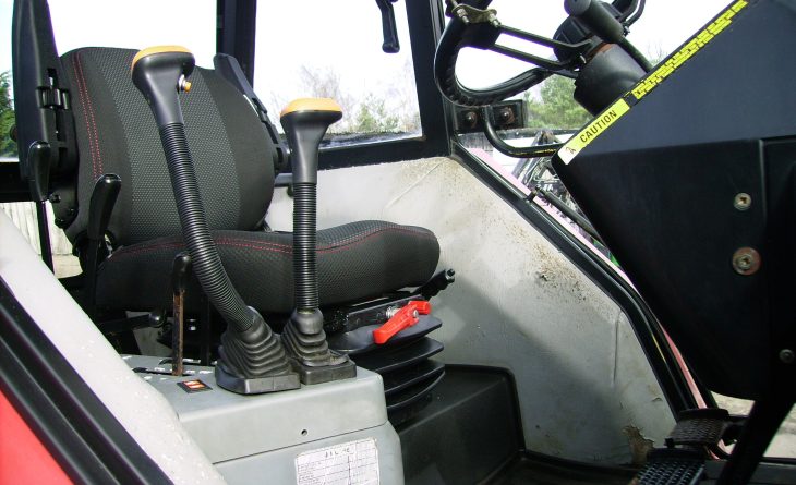 CASE 4230 2 WD LP M479 SRF 12