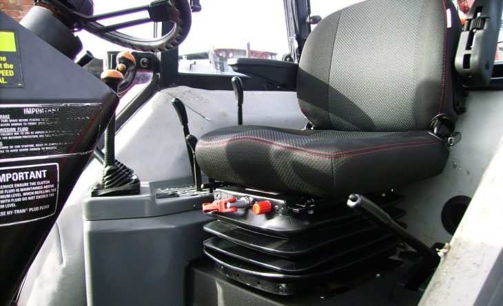 CASE 4230 2 WD LP M479 SRF 13