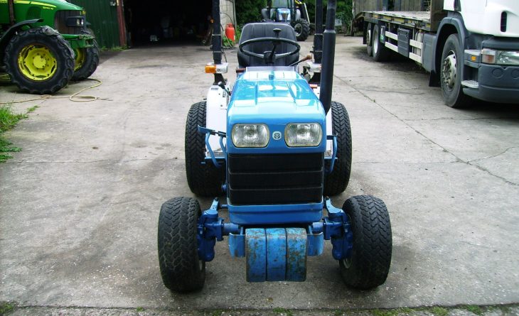 NH 1220 4 WD STD 2