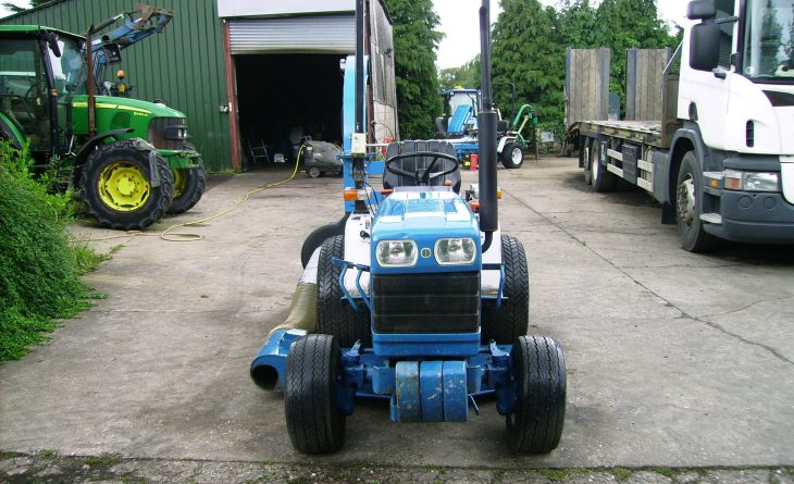 NH 1220 4 WD HST MOWER 4